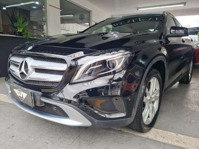 Mercedes Benz GLA-200 Flex Automático