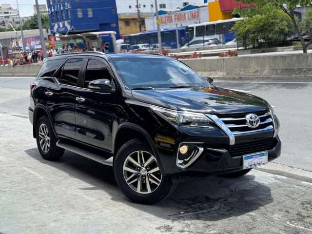 Toyota Hilux SW4 4.0 SRX 4X4 7 LUGARES V6 