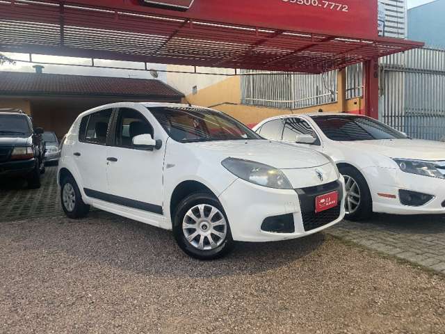 Renault Sandero 1.0 baixo km impecável 