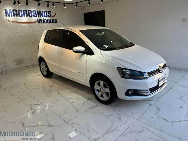 Volkswagen Fox Comfortline 1.0 Flex  - Branca - 2016/2017