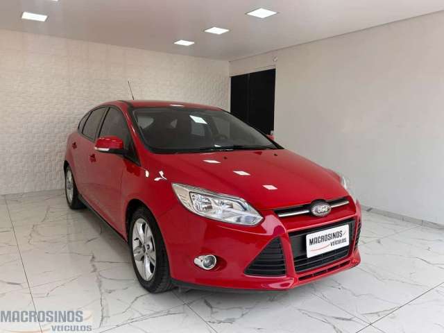 Ford Focus 1.6 Hatch automático - Vermelha - 2014/2015