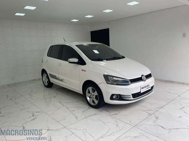 Volkswagen Fox Rock in Rio 1.6 Mi Total Flex 8V 5p  - Branca - 2015/2016