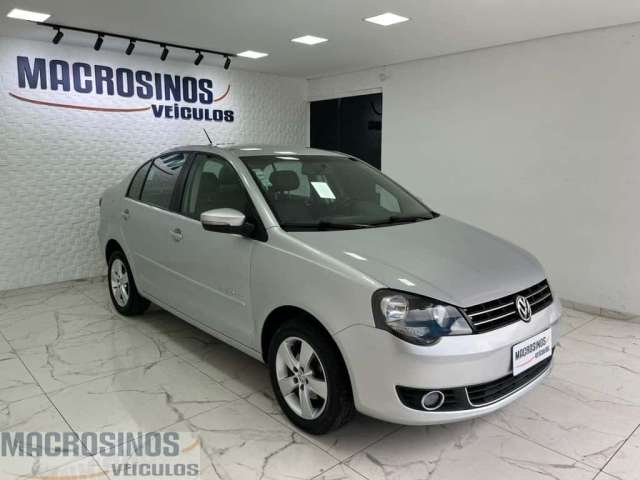 Volkswagen Polo Sedan Polo Sed. COMFORT. 1.6 Mi Tot. Flex 8v  - Prata - 2013/2014