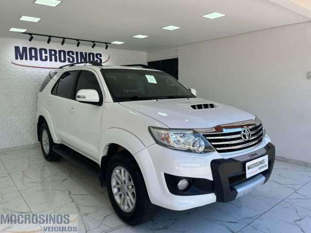 Toyota Hilux SW4 SRV D4-D 4x4 3.0 TDI  7 lugares Dies. Aut - Branca - 2015/2015