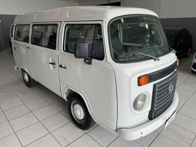 VOLKSWAGEN KOMBI 12 LUGARES