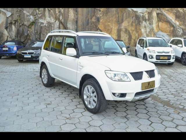 Mitsubishi Pajero TR4 2.0 4X4 AT  - Branca - 2011/2012