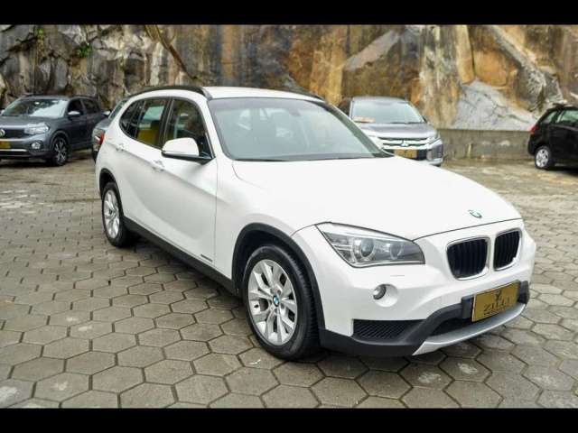 BMW X1 2.0 sDRIVE 18i AT - Branca - 2013/2014