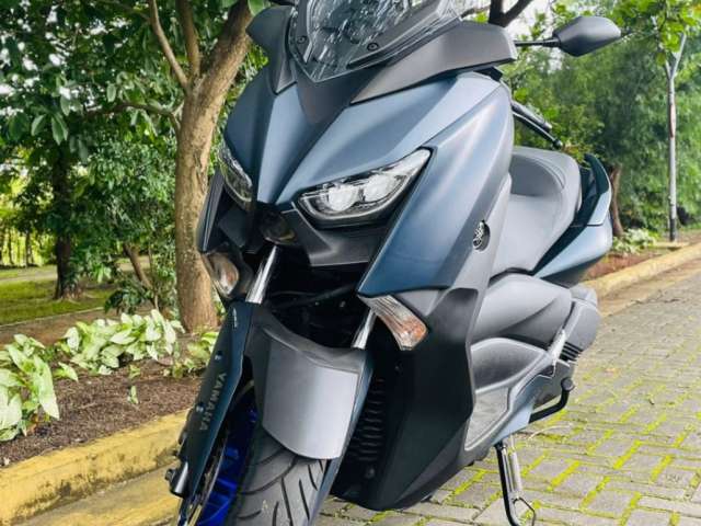 YAMAHA XMAX à venda.