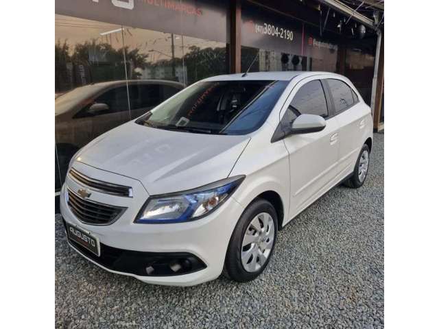 Chevrolet Onix HATCH LT 1.4 8V FlexPower 5p Mec.  - Branca - 2014/2015