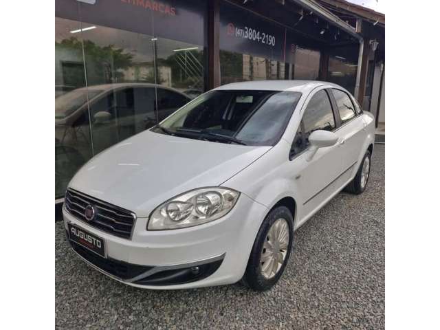 Fiat Linea ESSENCE 1.8 Flex 16V 4p  - Branca - 2014/2015