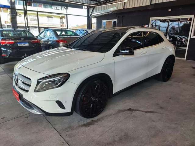 MERCEDES-BENZ GLA 200 2015