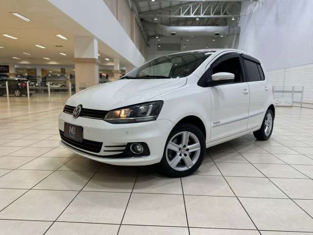 Volkswagen Fox Highline1.6 Flex 16V 5p  - Branca - 2016/2016