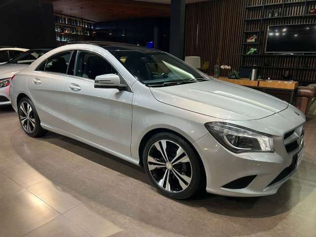 MERCEDES-BENZ CLA200