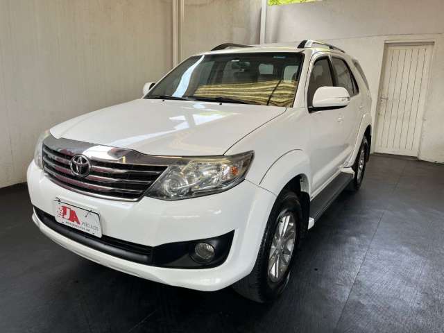 TOYOTA HILUX SW4 4X2 SR