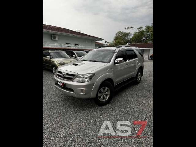 Toyota Hilux SW4 SRV D4-D 4x4 3.0 TDI Dies. Aut  - Prata - 2008/2008