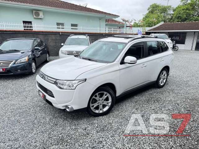 Mitsubishi Outlander 2.0 16V 160cv Aut.  - Branca - 2014/2015