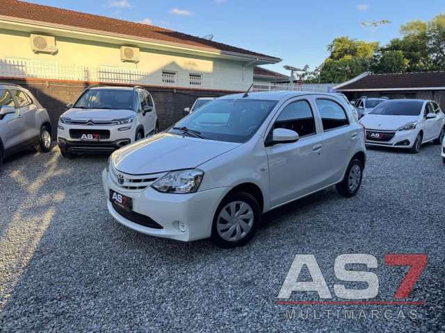 Toyota Etios X 1.3 Flex 16V 5p Mec.  - Branca - 2016/2017