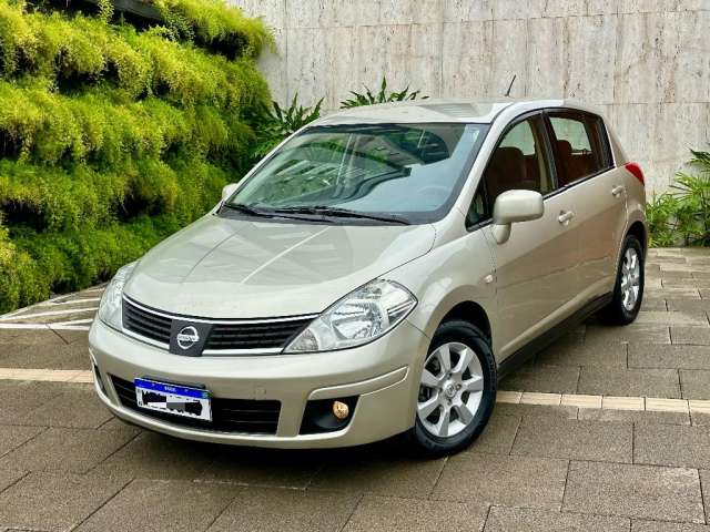 Nissan Tiida 1.8 SL - Automático