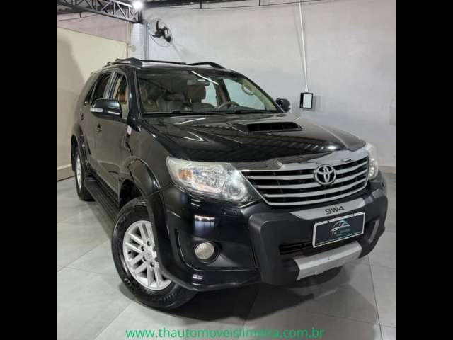 Hilux SW4 SRV D4-D 4x4 3.0 TDI Dies. Aut