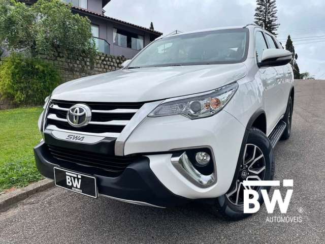 Toyota Hilux SW4 SR 4x2 2.7/2.7 Flex 16V Mec.