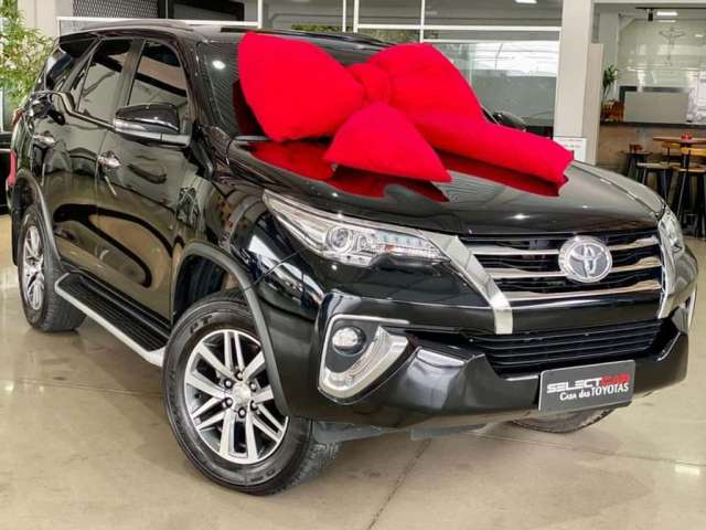 TOYOTA HILUX SW4 2.8 SRX 4X4 7 LUGARES 2017