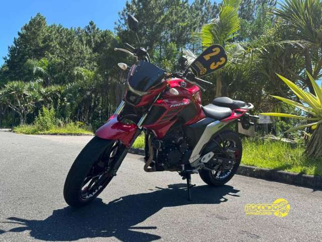 YAMAHA Fazer 250 2023 com 13 MIL KM