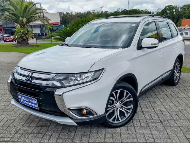 Mitsubishi Outlander Comfort 2.0 16v Aut.  - Branca - 2017/2018