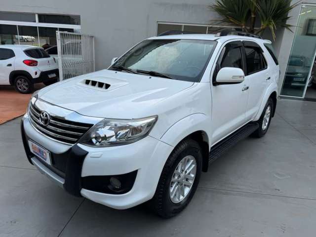 TOYOTA HILUX SW4 SW4 SRV D4-D 4x4 3.0 TDI Dies. Aut