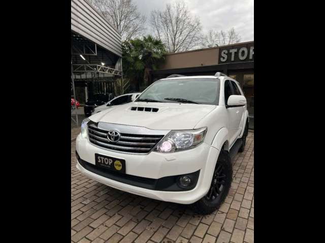 Toyota HILUX SW4 3.0 SRV 4X4 16V TURBO INTERCOOLER DIESEL 4P AUTOMÁTICO