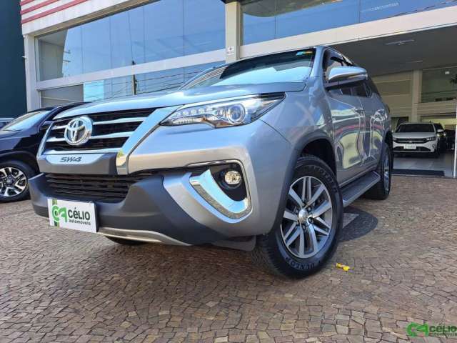 Toyota Hilux SW4  SRX 4x4 2.8 TDI 16V Dies. Aut. - Prata - 2018/2019