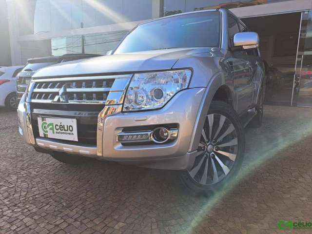 Mitsubishi Pajero I/MMC  HPE 3.2 D - Prata - 2019/2020