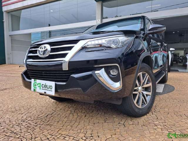 Toyota Hilux SW4 SRX 4x4 2.8 TDI 16V Dies. Aut.  - Preta - 2018/2019