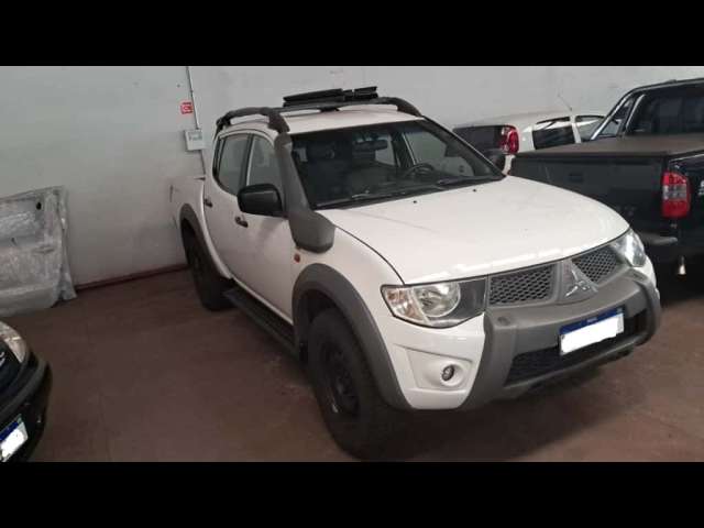 Mitsubishi L200 SAVANA 3.2 4X4 16V TURBO INTERCOOLER DIESEL 4P MANUAL