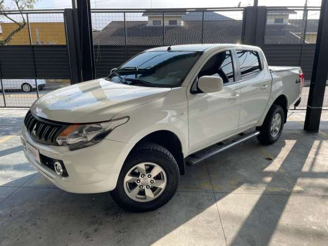 MITSUBISHI L200 TRITON Triton Sport GL 4X4 2.4 16V Mivec Turbo Dies. Mec.