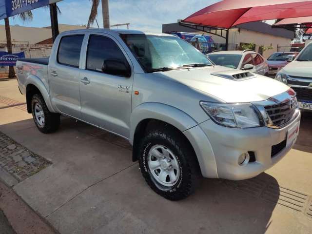 TOYOTA HILUX 3.0 SR 4X4 CD 8V 4P