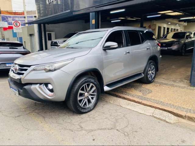 Toyota HILUX SW4 2.8 SRX 4X4 16V TURBO INTERCOOLER DIESEL 4P AUTOMÁTICO