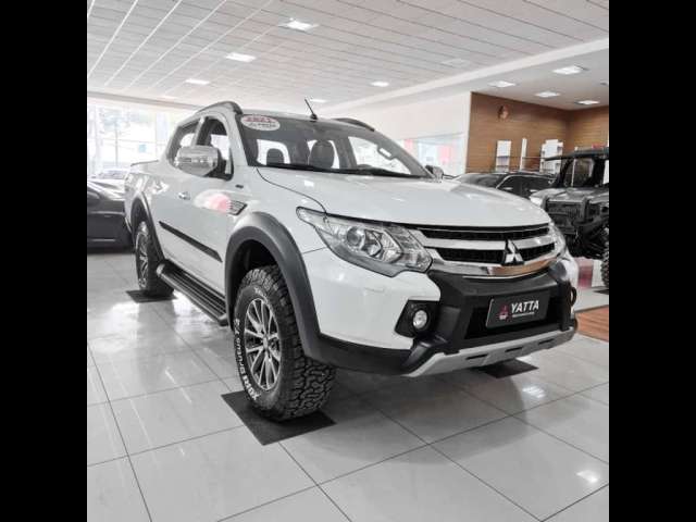 Mitsubishi L200 TRITON 2.4 16V TURBO DIESEL OUTDOOR HPE-S CD 4X4 AUTOMÁTICO