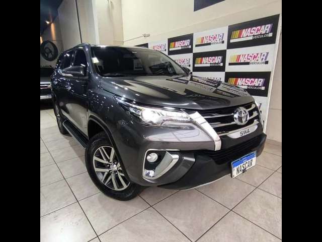 TOYOTA HILUX SW4 SRX 2017 **07 lugares**