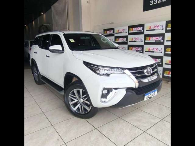 TOYOTA HILUX SW4 SRX AUT 07 LUGARES 4X4 2019