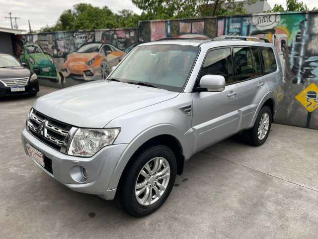 Mitsubishi Pajero HPE Full 3.8 V6 250cv 5p Aut.  - Prata - 2013/2014