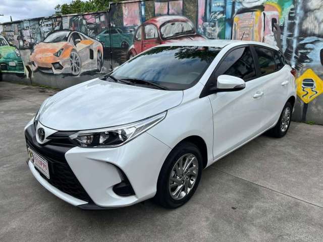 Toyota Yaris XS 1.5 Flex 16V 5p Aut.  - Branca - 2022/2023