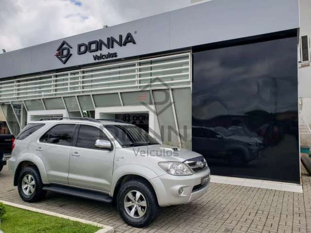 Toyota Hilux SW4 SRV D4-D 4x4 3.0 TDI Dies. Aut  - Prata - 2007/2007