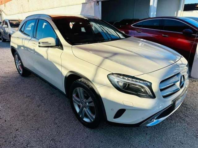 MERCEDES-BENZ GLA250 2016