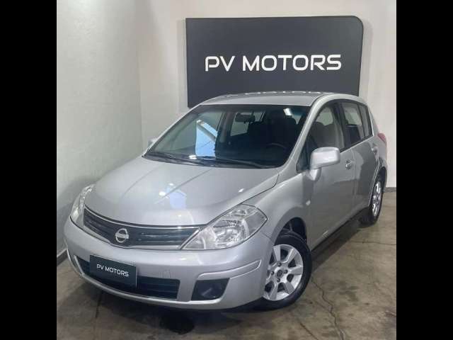 Nissan Tiida S 1.8/1.8 Flex 16V  Mec.  - Prata - 2010/2011