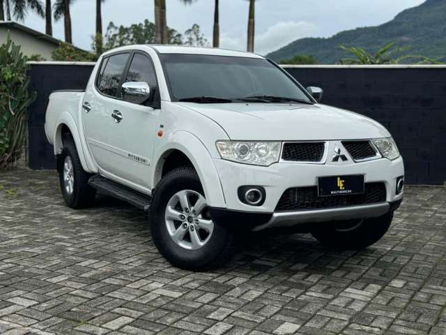 Mitsubishi L200 Triton  HPE 3.2 CD TB Int.Diesel Aut - Branca - 2012/2013