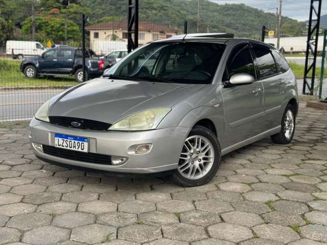 Ford Focus GHIA 2.0L HATCH - Prata - 2001/2001