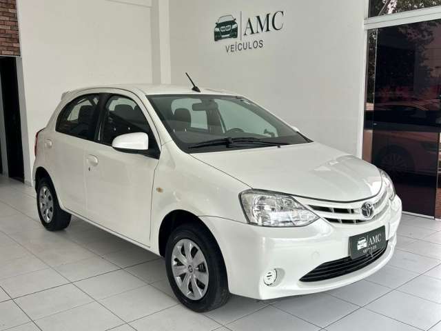 *TOYOTA ETIOS XS*