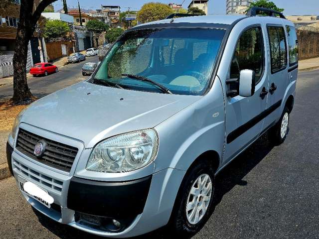 Doblo Atractive 1.4 Flex - 7 Lugares - Ano 2012