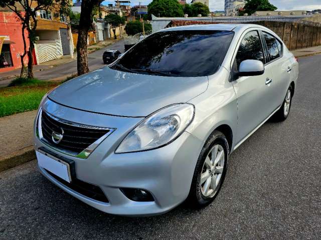 Nissan Versa SL 1.6 Flex - Ano 2014