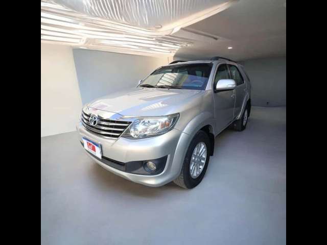 TOYOTA HILUX SW4 4X2SR 2013